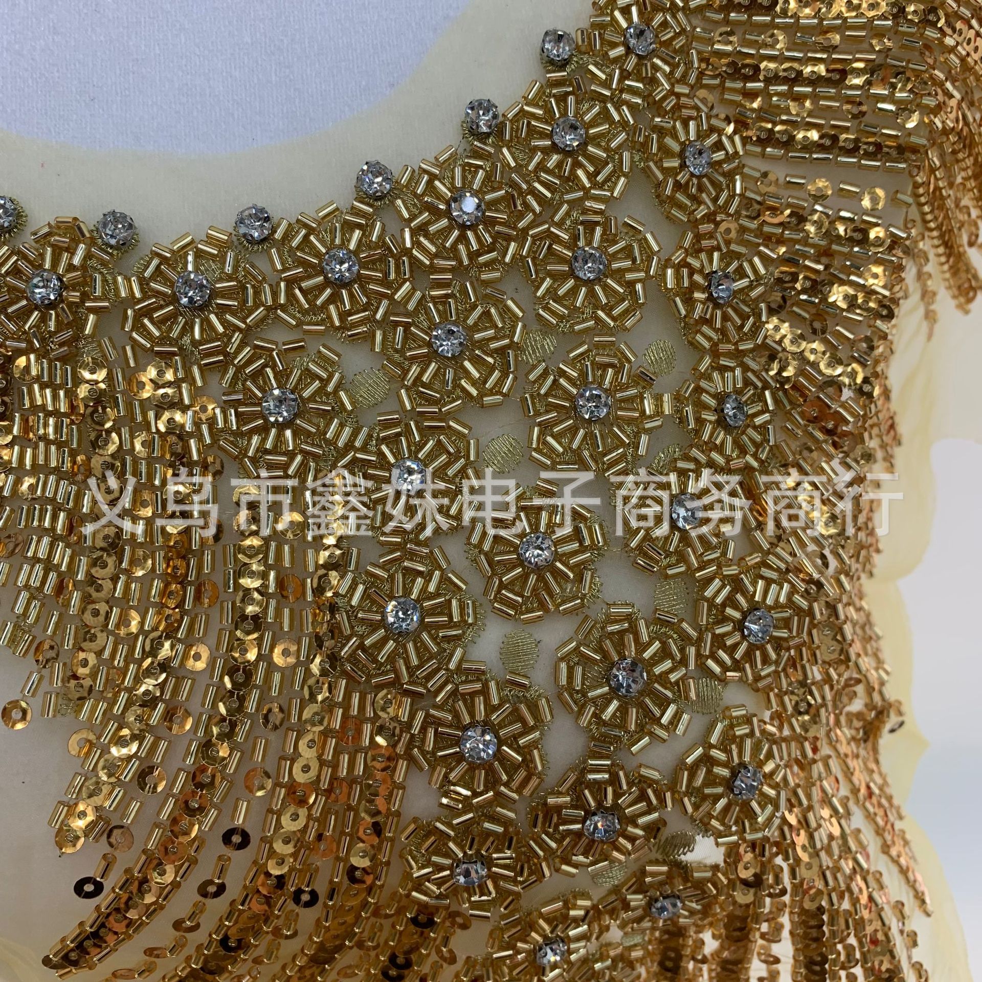 Exquisitely crafted high-quality golden round-neck beaded applique DIY clothing accessories Specification image
