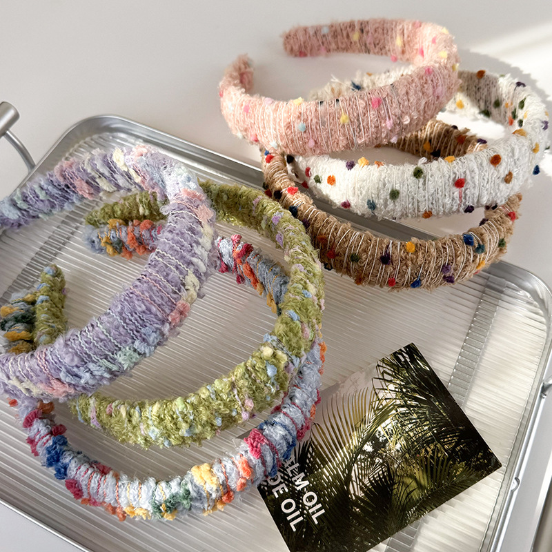 Autumn and winter wide-brimmed colored woolen hand-wound hair bands, with contrasting colors and a versatile style, are popular online hair-pressing headbands for women details Picture