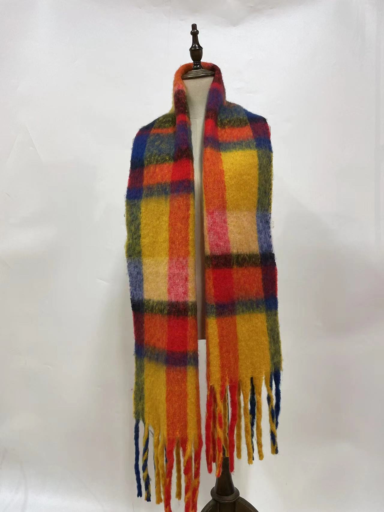 Wholesale of new autumn and winter fashionable solid-color fringed classic checkered imitation cashmere scarves and shawls from the manufacturer Application Scenario