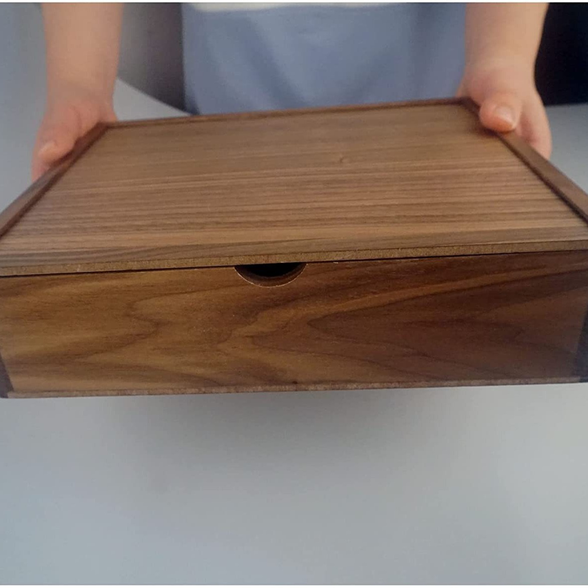 Retro and simple shielded walnut gift box, solid wood packaging box, holiday party candy, pastry and dried fruit box wholesale Application Scenario