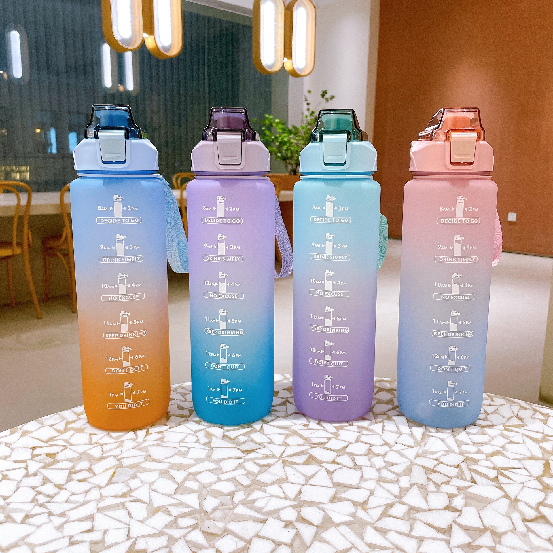 كأس ماء بلاستيكي محمول على كؤوس ماء رملية متحركة ذات سعة كبيرة قدرها 1000ml وكأس لياقة البدنية عالية المظهر details Picture