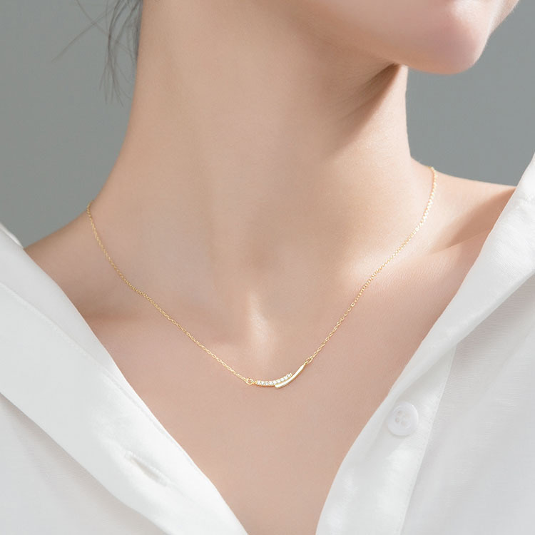Smile Necklace Female 2023 New Fashion Light Luxury Small Simple With Ins Wind Small Design Sense Clavicle Chain Application Scenario