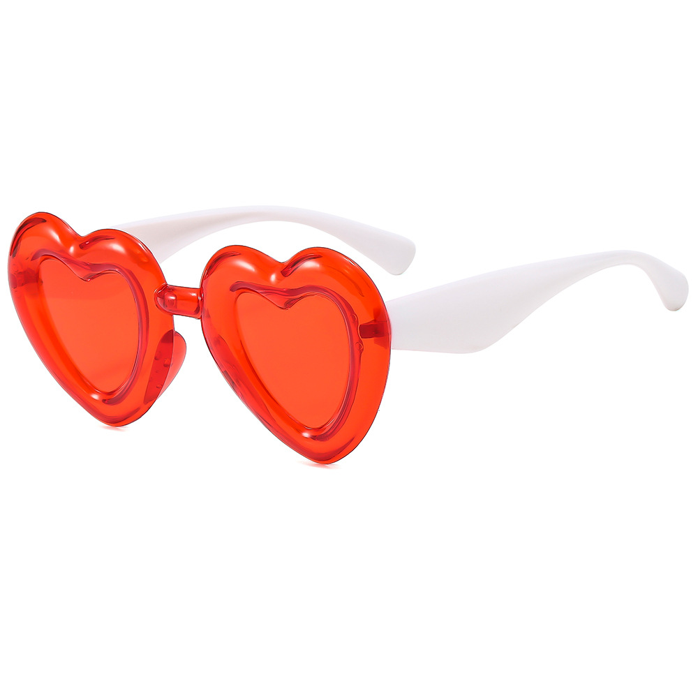2025 New children's heart-shaped sunglasses with candy color, stylish and versatile, heart-shaped kids' sunglasses Application Scenario