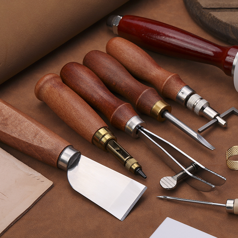 Cross-border best-selling handmade leather sewing complete set of tools, DIY leather and leather art set, leather cutting knife and cone Application Scenario