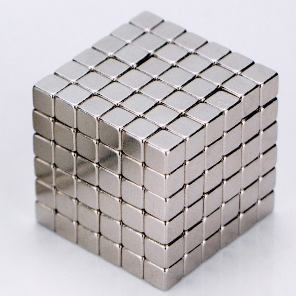 磁力棒白底实物图