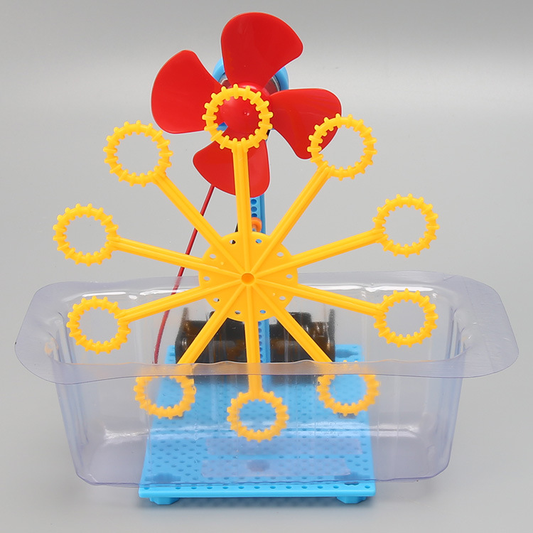 Hand-cranked bubble machine, small technological creations, children's science experiment teaching toys, and diy material kits for young primary school students Application Scenario