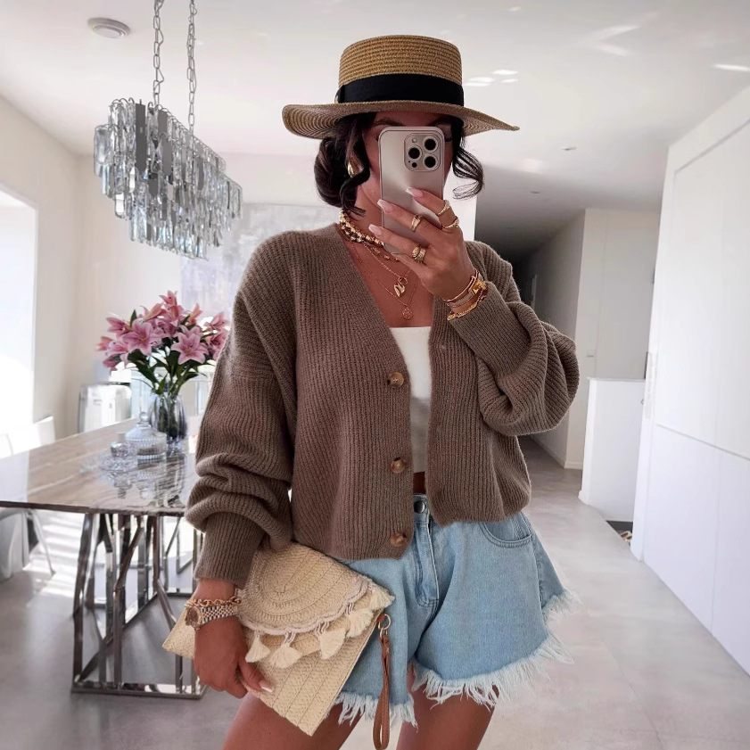 2025 Foreign Trade Autumn and Winter new V-neck short long-sleeved commuter knitted sweater, casual solid color single-breasted cardigan