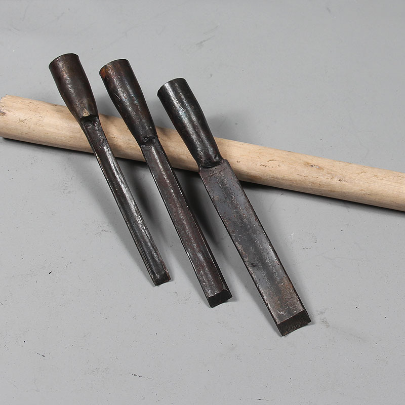 Woodworking chisels, blacksmiths, hand-forged old chisels, semi-circular chisels, shovels, arc-shaped chisels, wooden barrel chisels, carved chisels details Picture