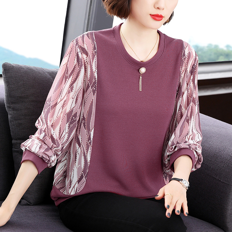 The 2023 new autumn dress for mothers is a stylish long-sleeved T-shirt. It is a loose outerwear for women aged 40 and 50 Application Scenario