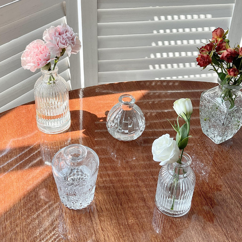 Cross-border retro light luxury embossed transparent French glass small vase, ins style home decoration, living room flower arrangement vase Application Scenario