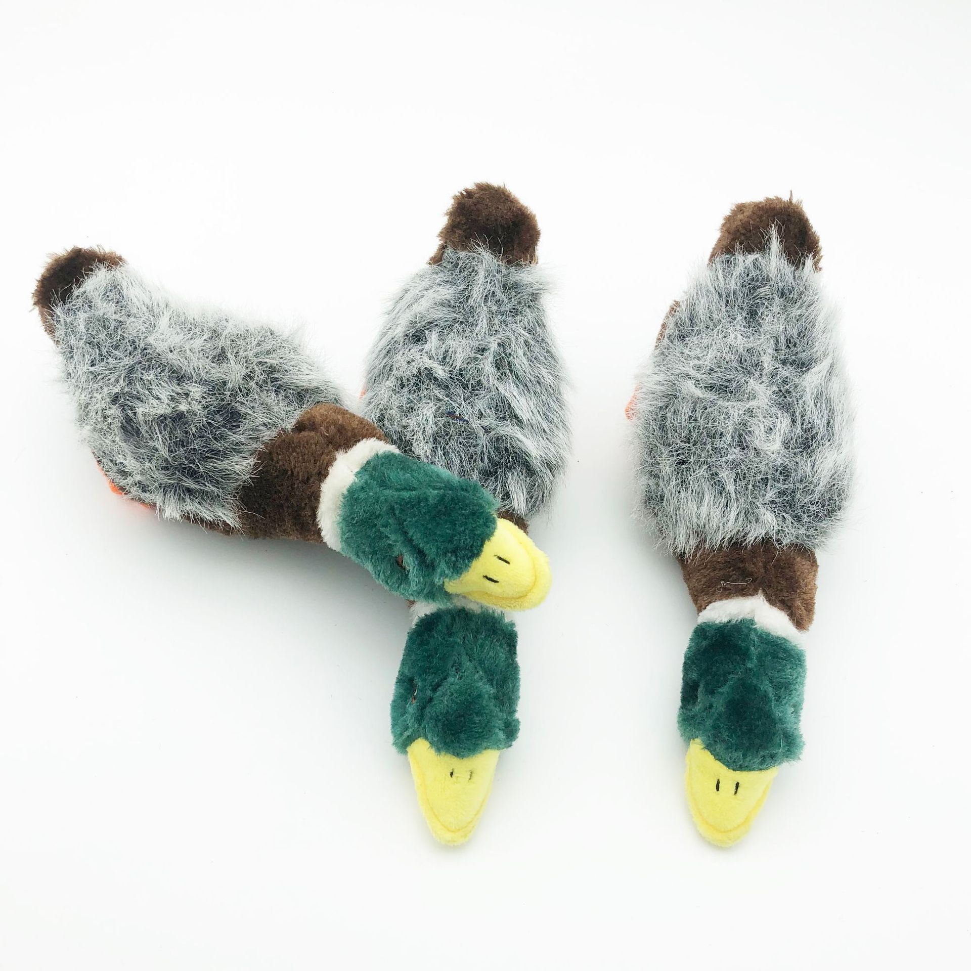 Wholesale pet supplies, including cute plush wild ducks that can keep you company and relieve boredom
