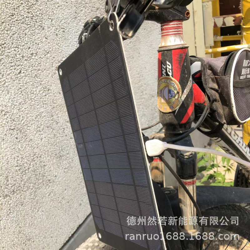 5V稳压USB口太阳能充电板5.5W太阳能户外手机移动电源充电器