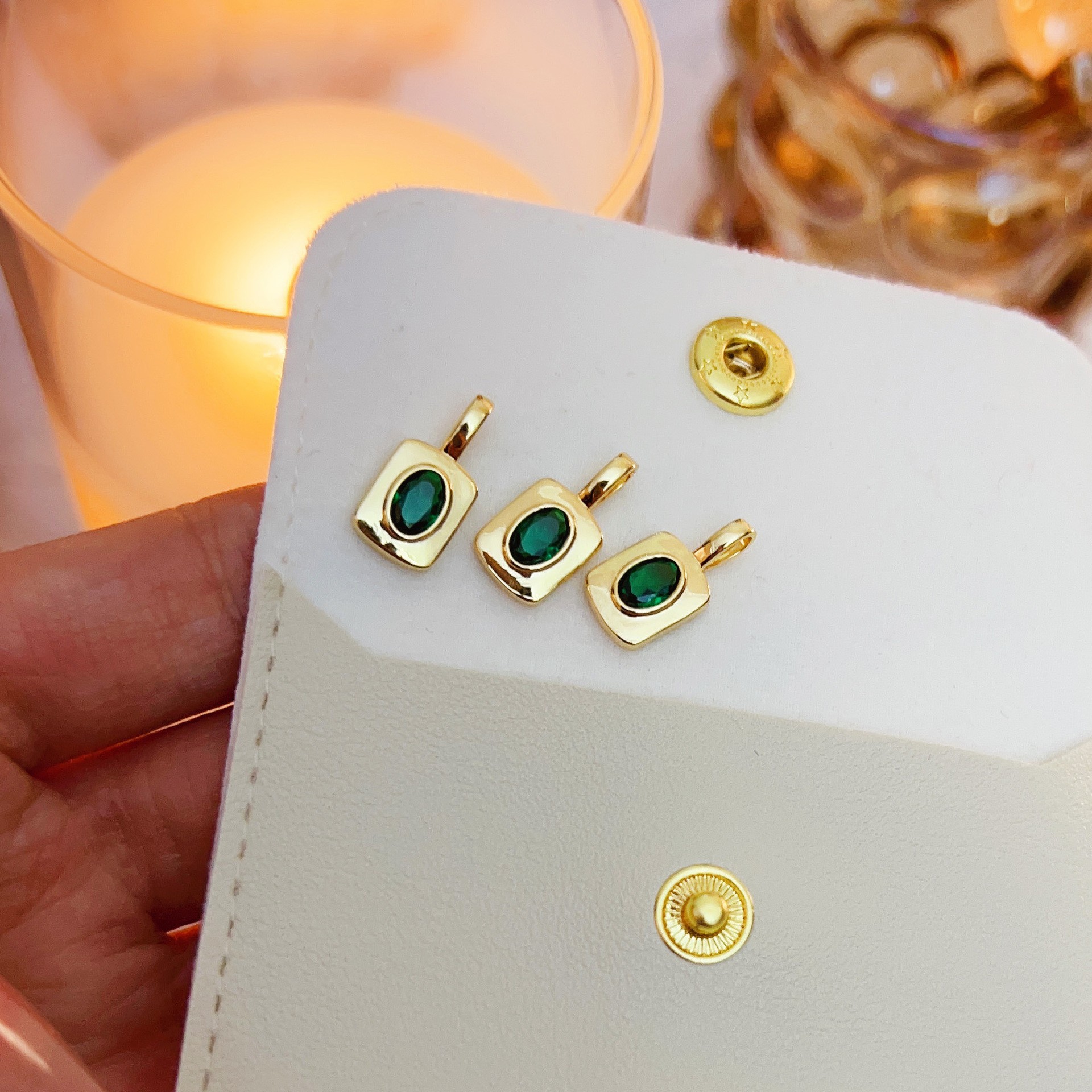 Copper-plated real gold accessories, diy accessories, small pendants, dinosaur pendants, shell, abalone, shell bracelets, single pendants, earrings Application Scenario
