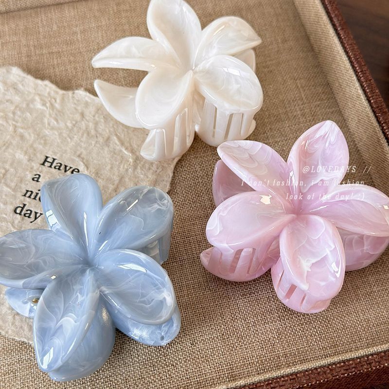 Summer mint Mambo frangipani grab clip with a high-end touch, flower shark clip, sweet back head three-dimensional hair clip