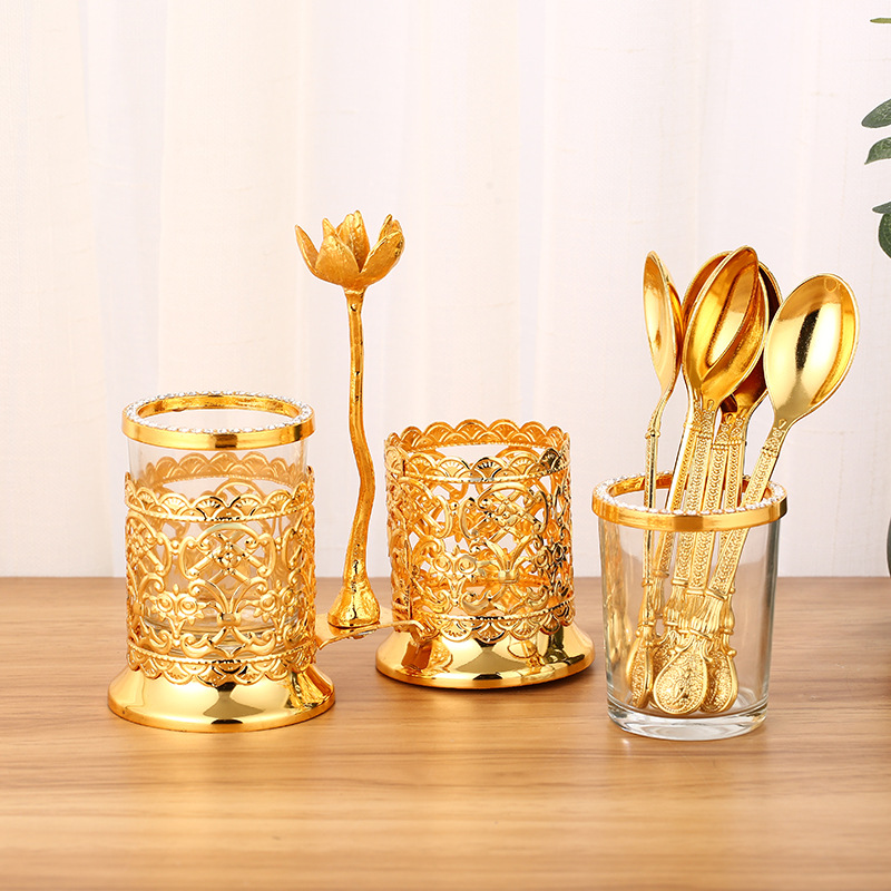 European Coffee Small Spoon Fruit Fork Set Creative Cute Shelf Metal Home Dessert Spoon Tableware Wholesale Application Scenario