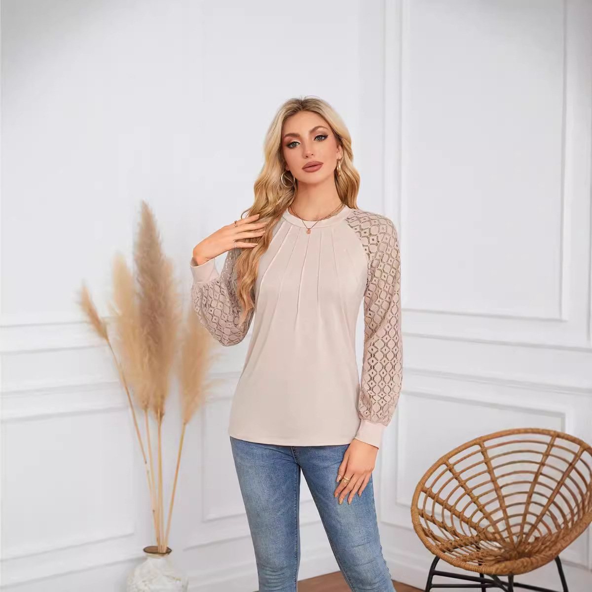 A best-selling lace patchwork round-neck pleated long-sleeved T-shirt for cross-border women's clothing from Europe and America in the autumn and winter of 2024 on Amazon Specification image