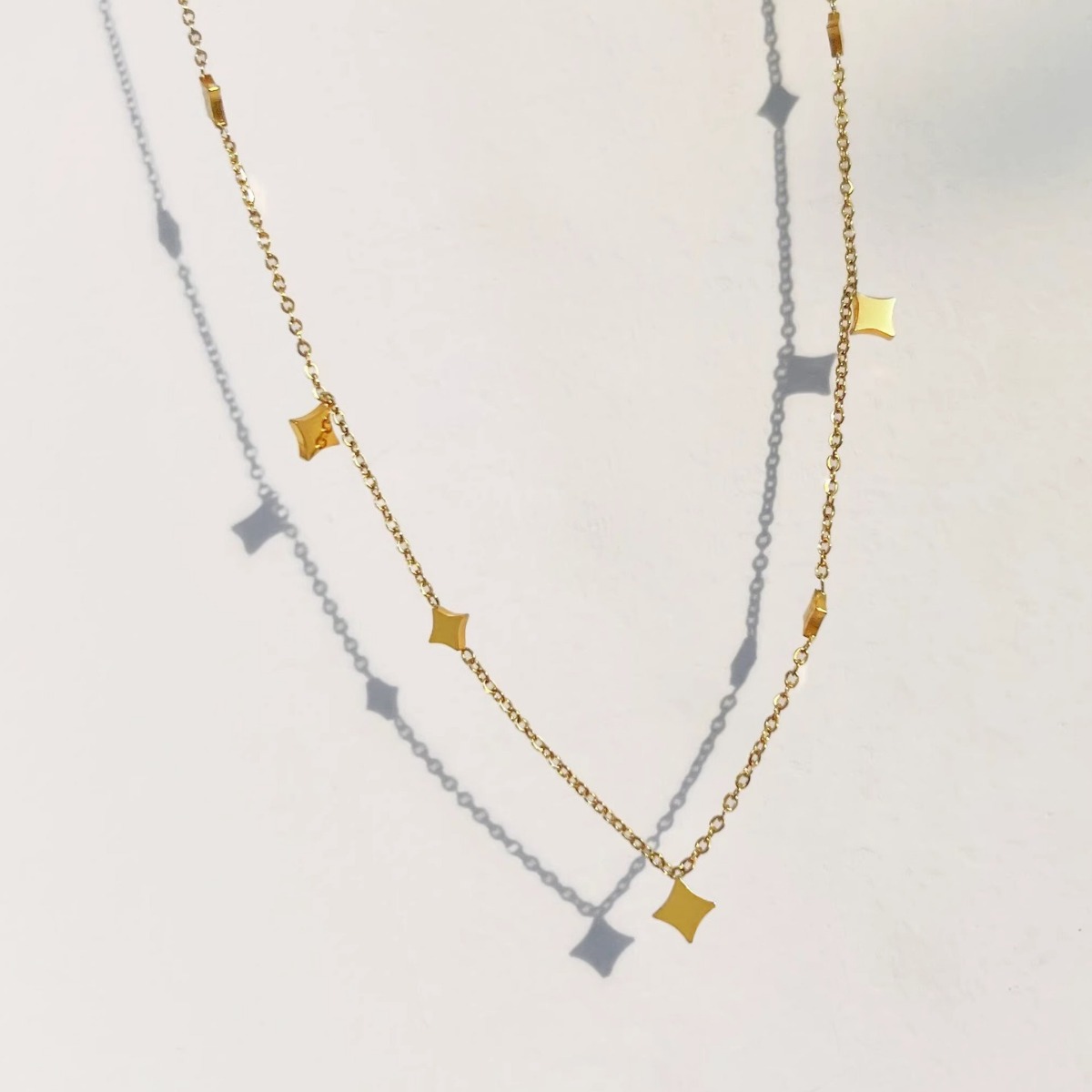 Sequined five-pointed star necklace, French simple and elegant, exquisite titanium steel gold-plated color-preserving collarbone chain, star necklace for women details Picture