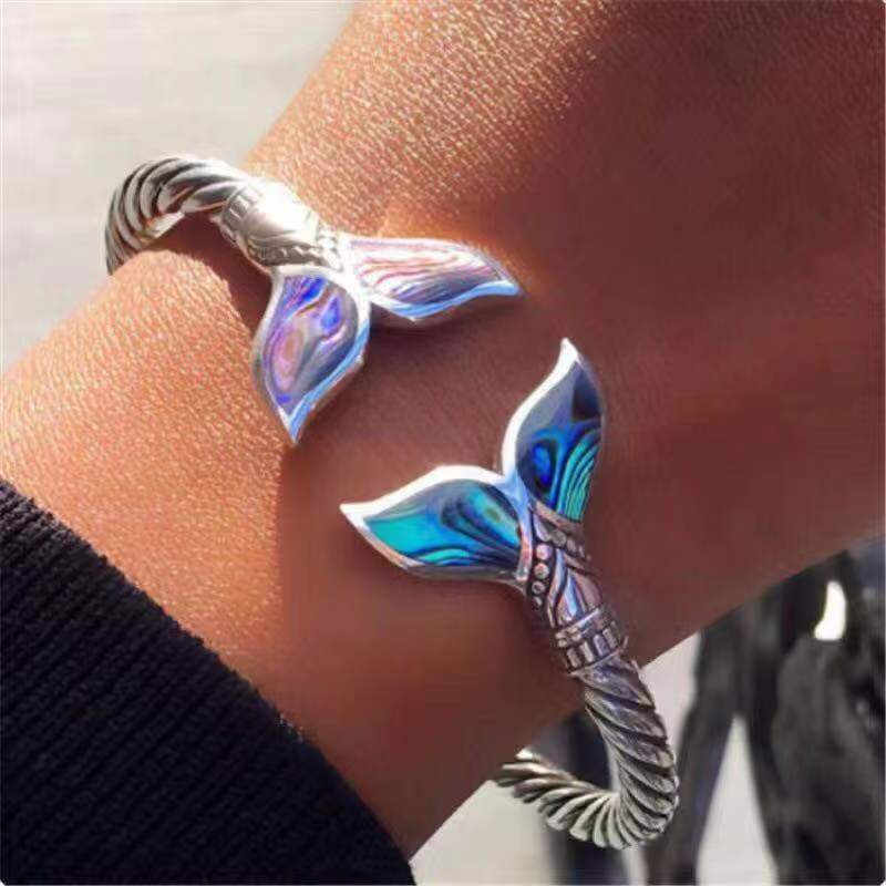 Cross-border bestseller, European and American fashion, retro and creative, adjustable opening, alloy, colorful mermaid tail bracelet Application Scenario