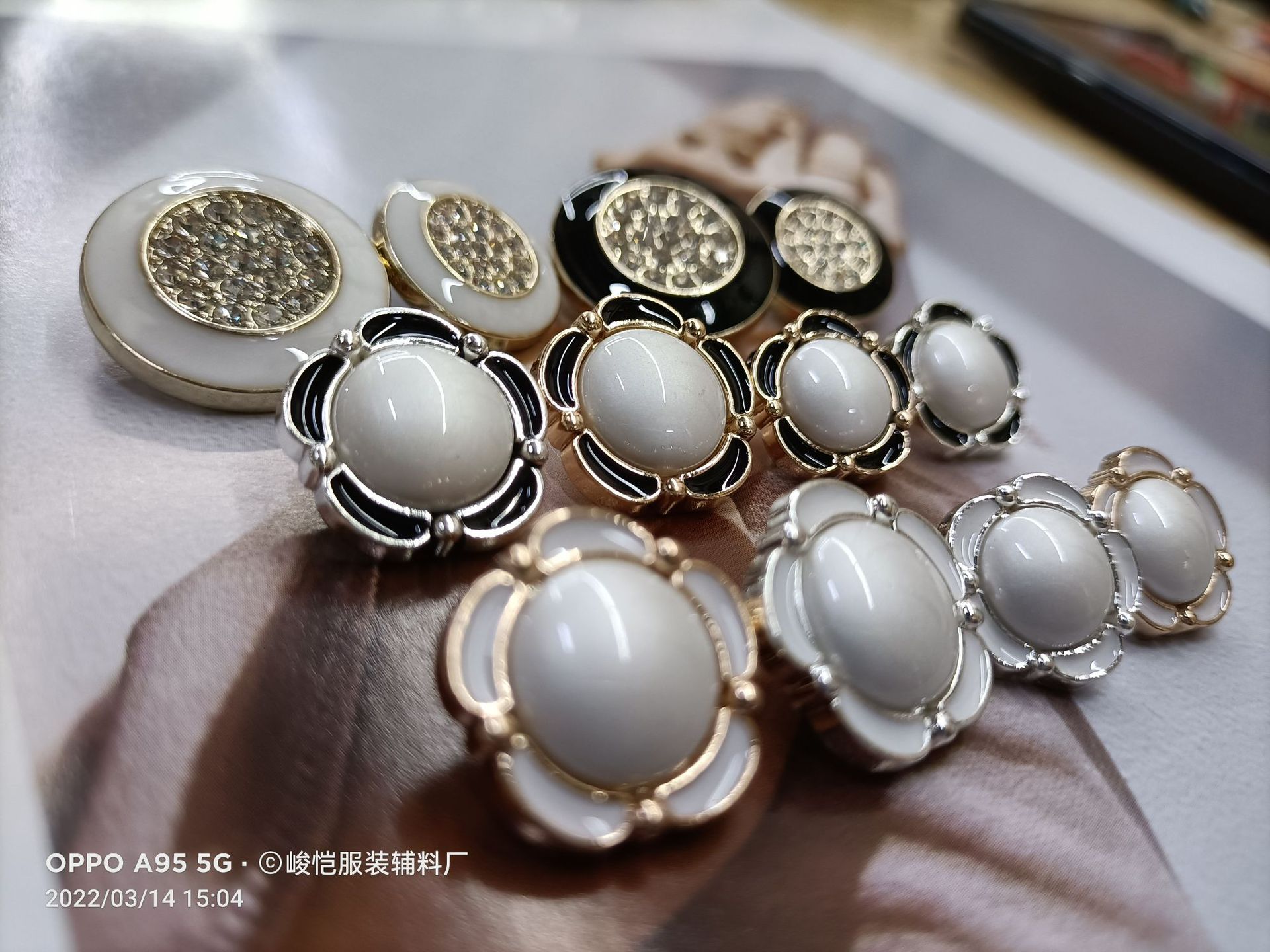 Metal pearl round button cardigan, sweater, top button coat, woolen clothes, versatile decoration, high-end for women details Picture
