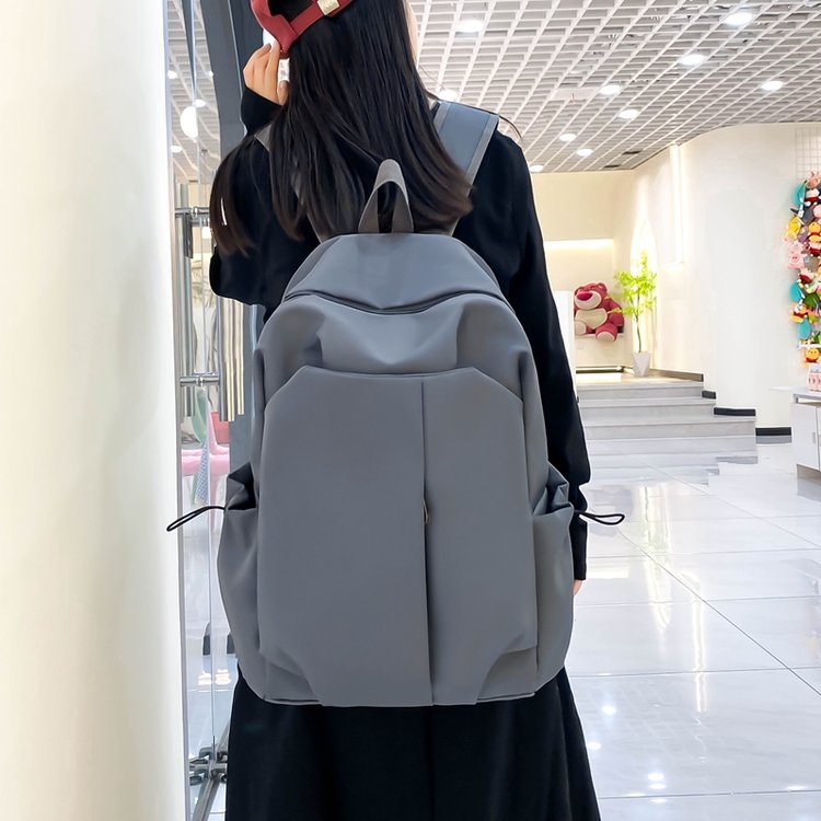 Simple backpack for women, 2024 New large-capacity fashionable schoolbag, lightweight travel bag for female college students Application Scenario