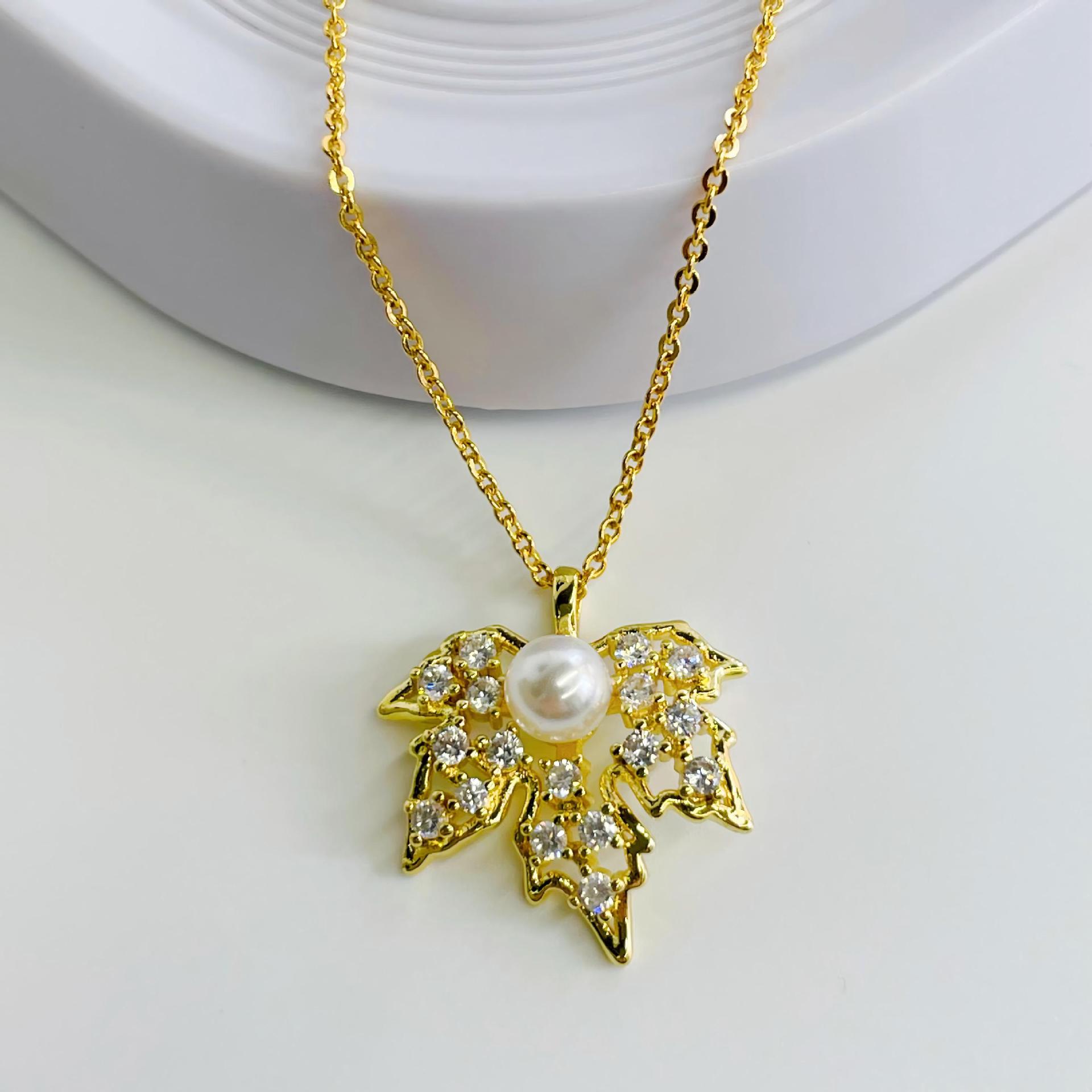 2025 Women's Micro-inlaid Zircon leaf Pearl DIY Accessory Pendant Necklace, Autumn and Winter Edition, Yiwu accessories Application Scenario
