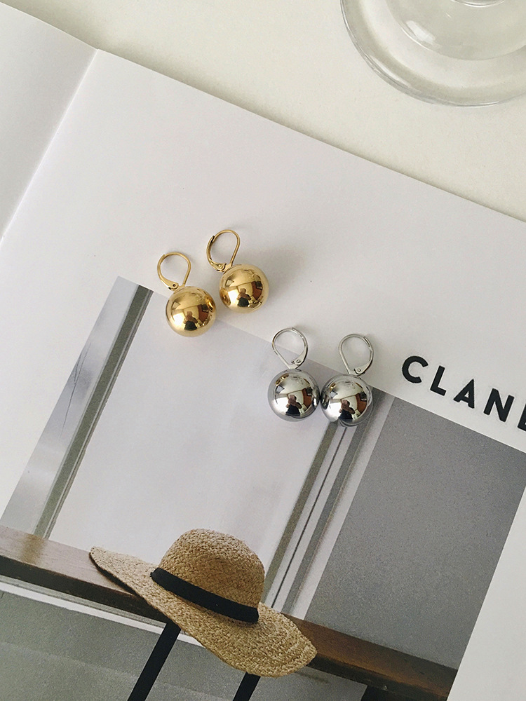 Retro and trendy ins texture line, high-end, fashionable and simple round ball and bead pendant earrings, the same style for female actress Ou Yangna details Picture