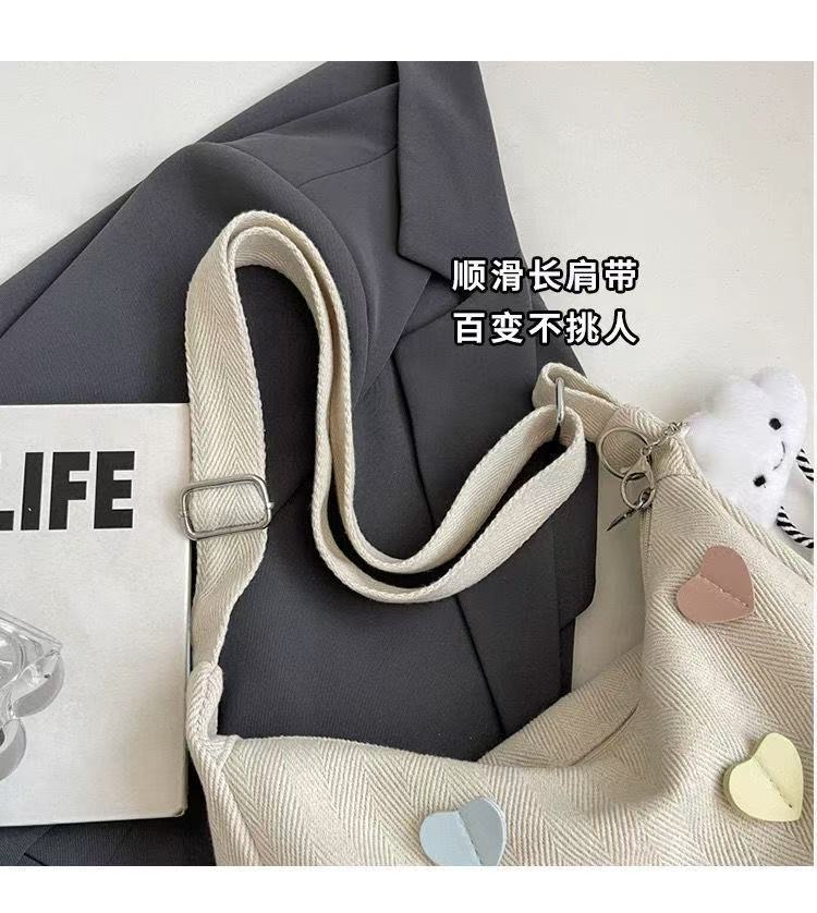 休闲帆布斜挎包女2025新款大学生上课潮牌小众百搭通勤单肩饺子包详情9