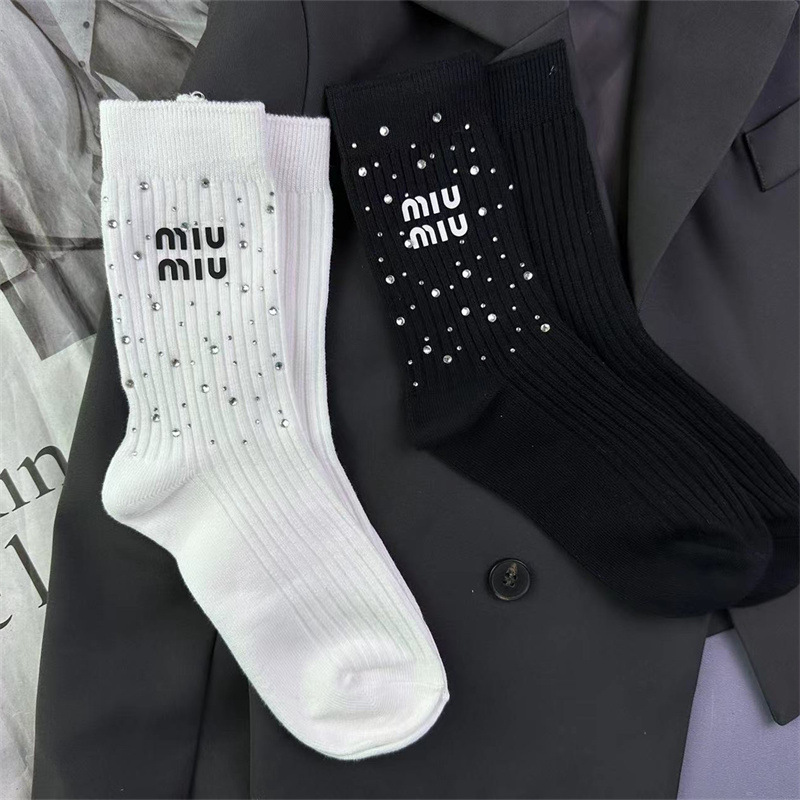 Women's socks, European brand water diamond miu embossed letters, black and white mid-calf socks, breathable thin cotton socks, trendy trendy socks Application Scenario
