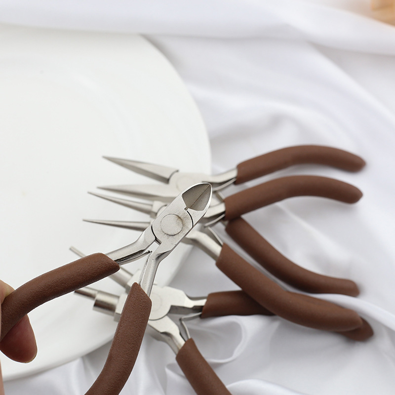 Jewelry tools, pointed-nose and round-nose pliers, scissors, six-section pliers, hairpins, beaded and wound hairpins, DIY handcrafted pliers for hairpin ladies Application Scenario