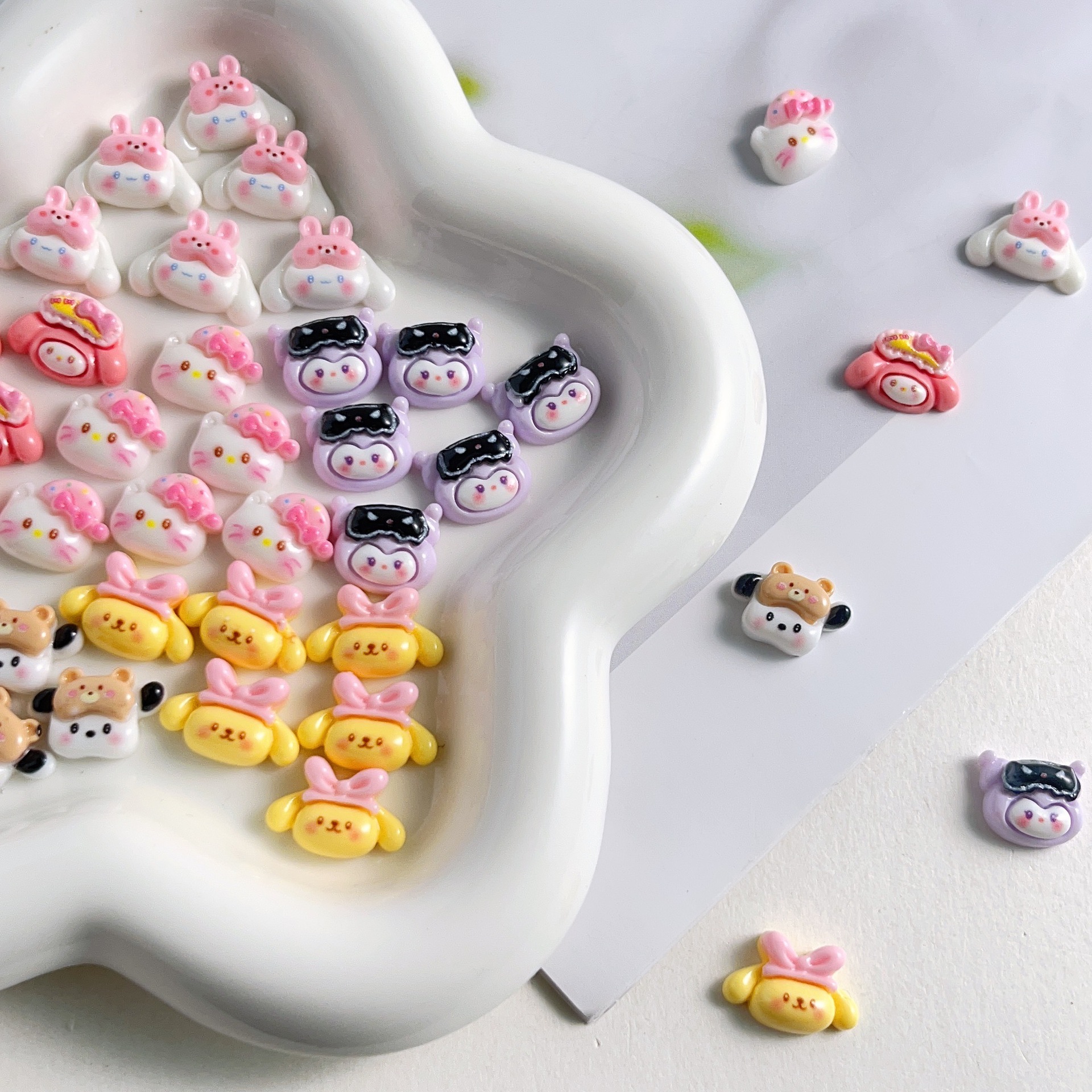 Wholesale of mini resin small Pacha dog diy cream glue phone cases, hair clips, handcrafted accessories and decorative parts