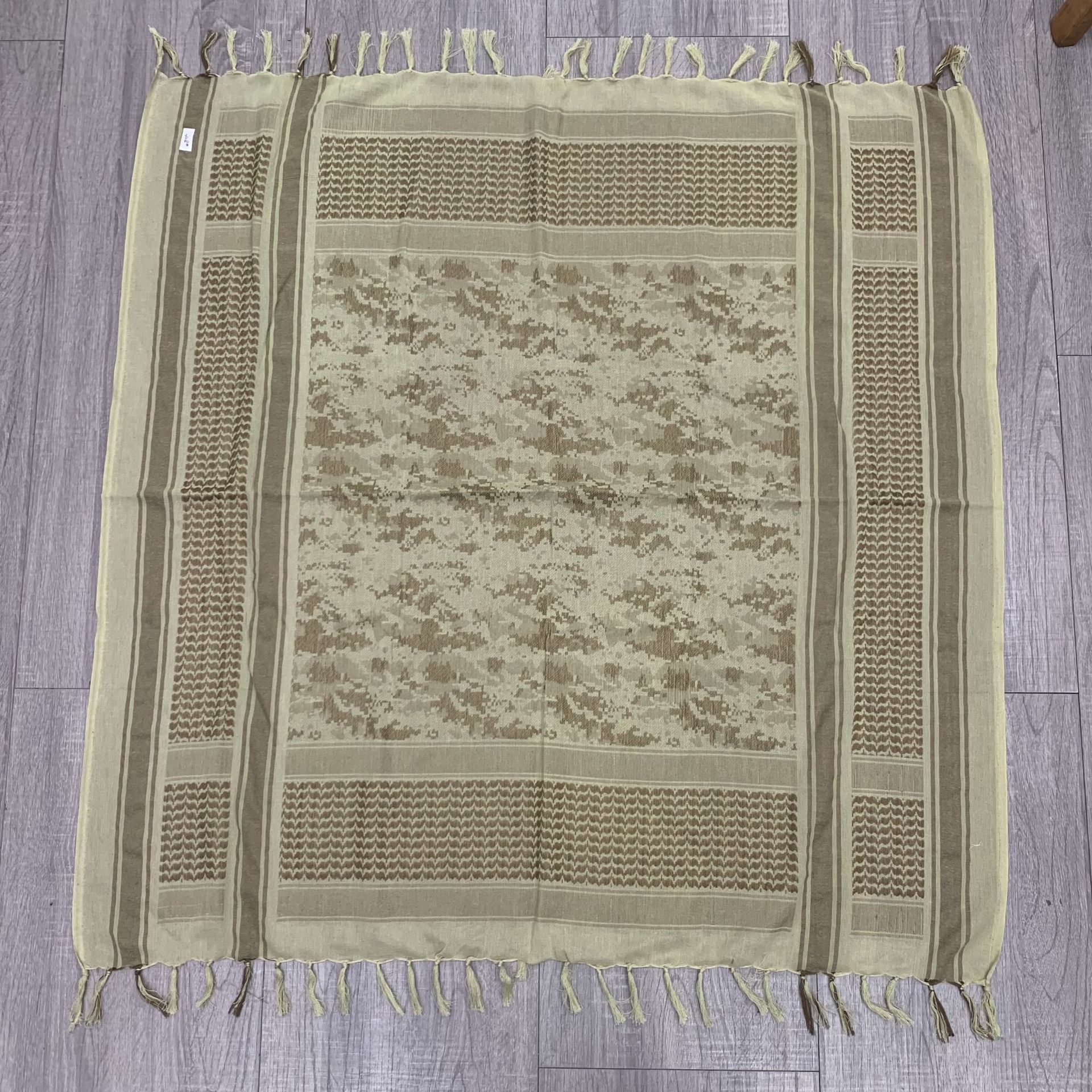ويبيع صانعو الجملة عبر الحدود وشاح صحراوي تكتيكي من وشاح عاري من القطن الكامل الخمير Item Picture