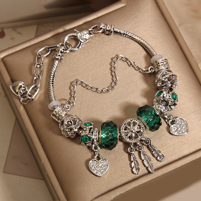 Korean version dreamcatcher heart-shaped pendant, light luxury, niche and exquisite bracelet, women's court retro green beaded bracelet for best friend Specification image