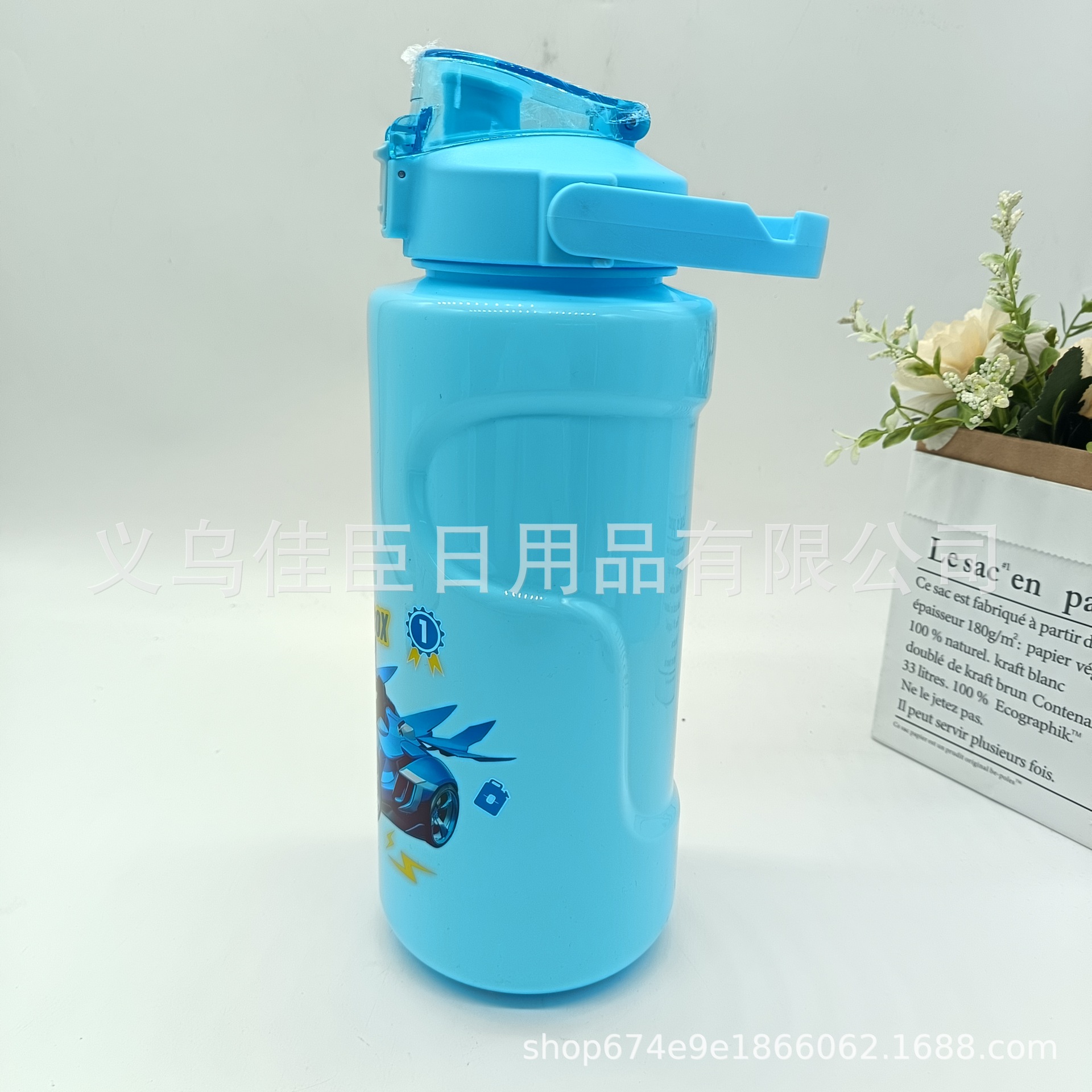 Amazon's new summer bestseller, a large-capacity 2L direct drinking water jug for children and students, a space cup, and a water cup for families traveling with kids Specification drawing