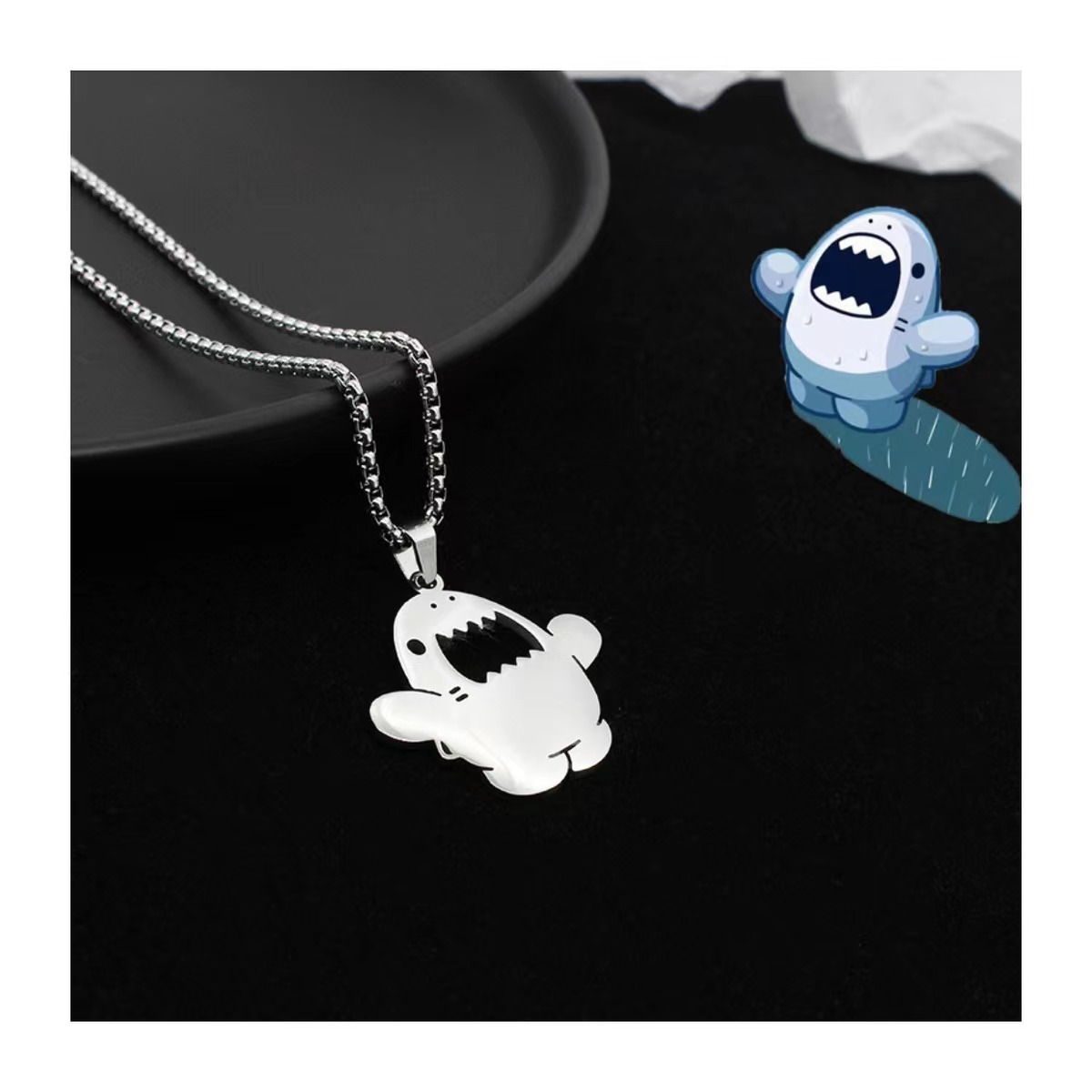hiphop street personality titanium steel children's necklace, men's trendy and versatile fashion, simple accessories for street dance shows, women Application Scenario