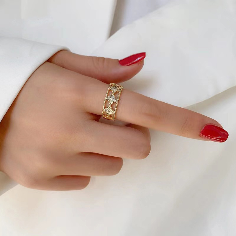 The New Kimoj Ring Exudes A Cross-Border Charm Of European And American Light Luxury. It Is A Zircon Inlaid And Hollowed-Out Four-Leaf Clover Ring For Women, A Niche Accessory That Is Very Eye-Catching details Picture