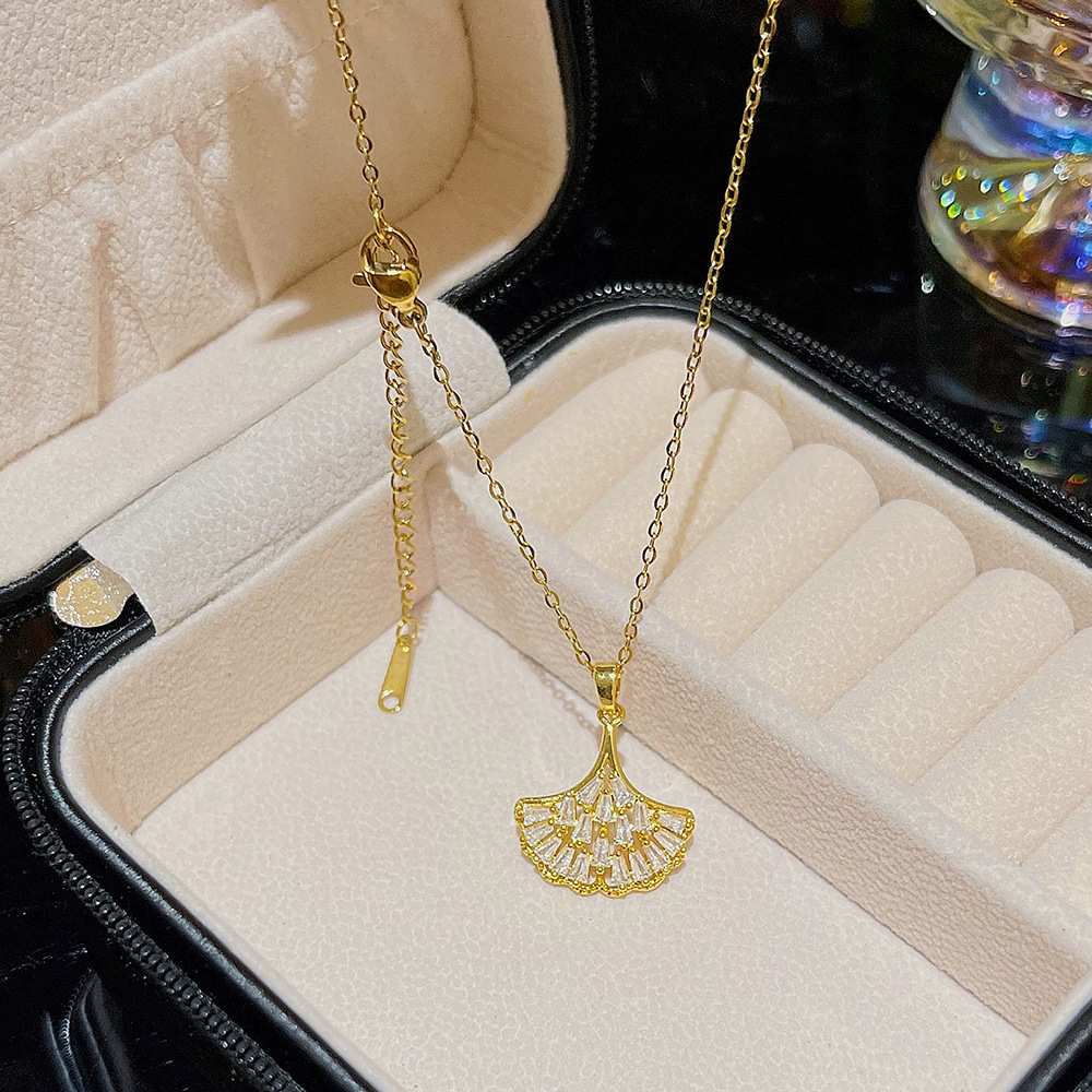 跨境超闪锆石吊坠2024年新款时尚钛钢锁骨链小众轻奢不掉色项链女