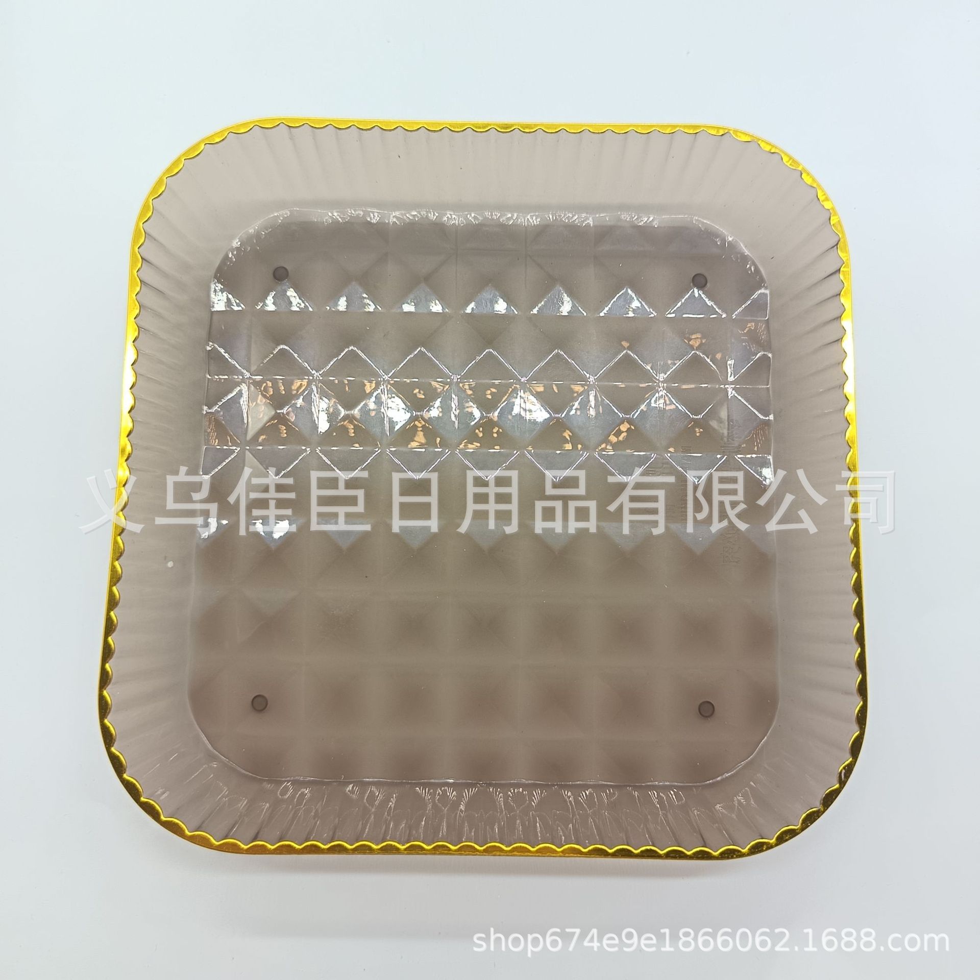 Plastic fruit platters for export batch, gold-edged, solid color, transparent, square with diamond-shaped patterns, high appearance level, 4 in a bag, bone-out platters Application Scenario