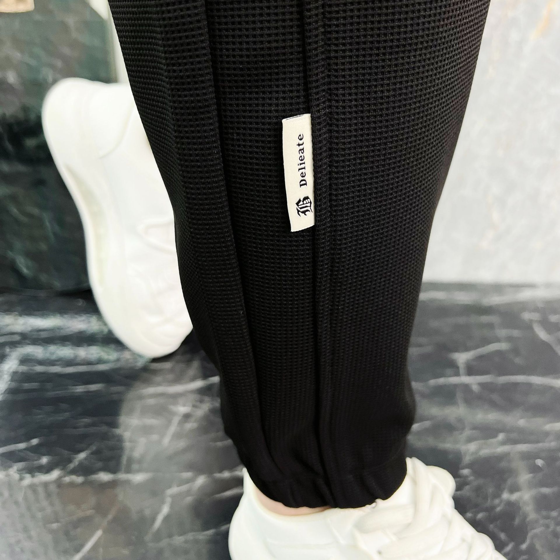 Men's spring and autumn loose men's casual pants, men's elastic knitted sportswear pants, men's solid-colored long pants, men's sweatpants Application Scenario