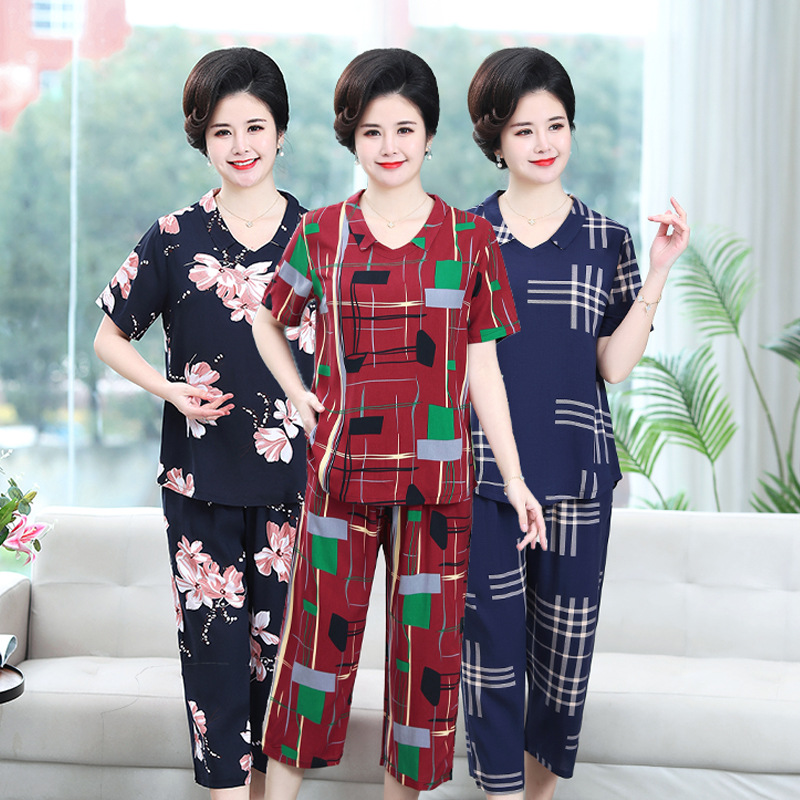 A 200-pound overweight mom's summer cotton and silk short-sleeved suit with oversized women's T-shirts for middle-aged and elderly women, a two-piece set for grandma details Picture