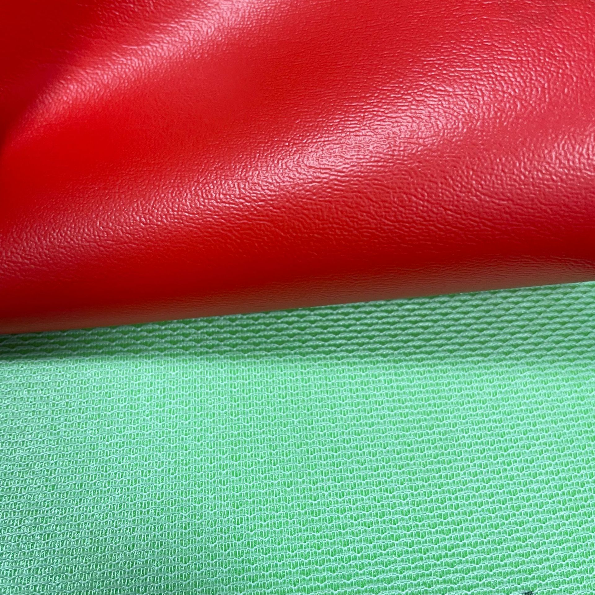 We are selling 1.6-meter-wide, scratch-resistant and wear-resistant PVC elephant-patterned fish-scale fabric luggage leather and car and electric vehicle seat cushion leather in stock Application Scenario