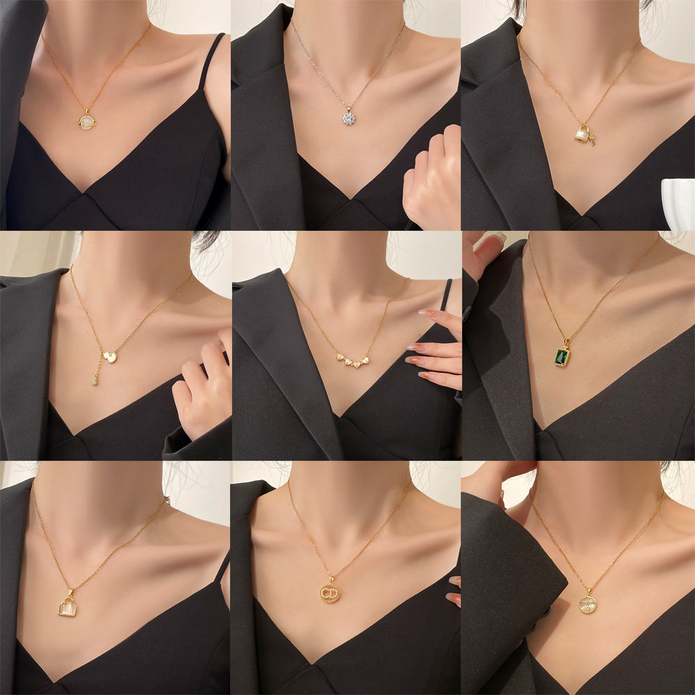 Japanese And Korean Style Fashion Titanium Steel Necklace Female Minority High-Grade Sense Not Fade Collarbone Chain Light Luxury With Four-Leaf Clover Jewelry details Picture