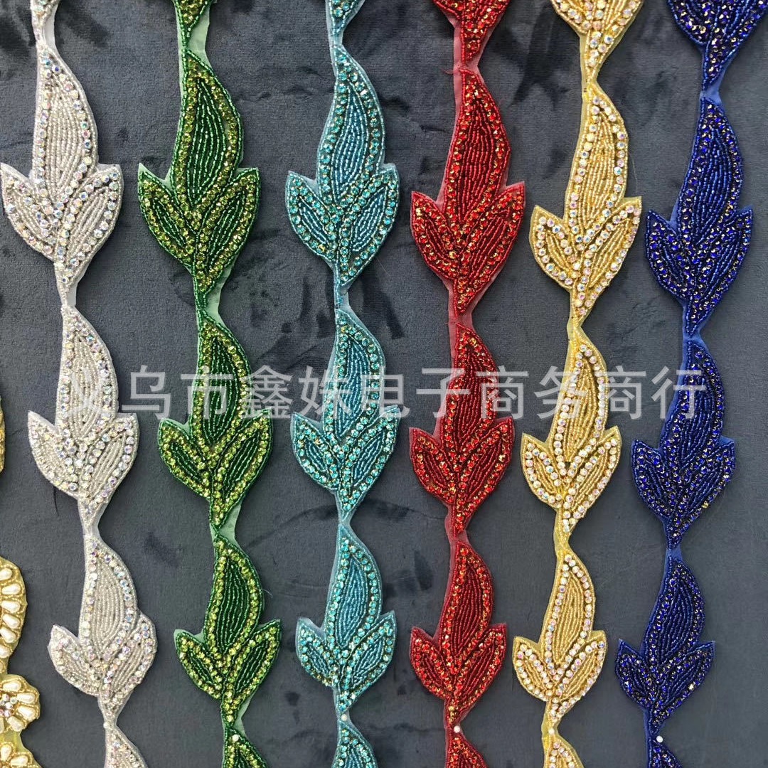 Self-adhesive decal DIY diamond-encrusted fabric, heavy-duty beaded flower, high-end luxurious rhinestone, handcrafted accessories Item Picture