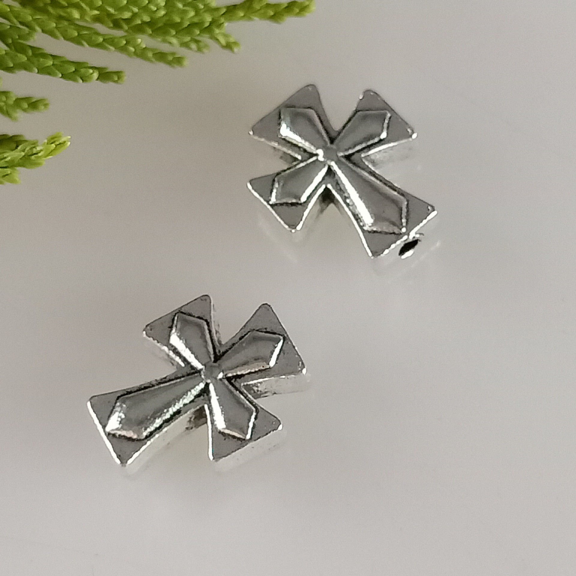 Diy Accessories Bracelet Necklace Alloy Cross Cross Accessories 11*14Mm Wholesale Manufacturers Application Scenario