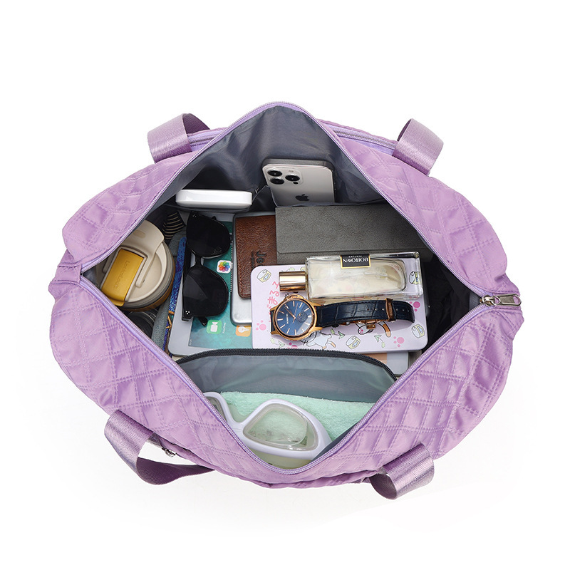 T foldable travel bag, Korean embroidered thread diamond-shaped fitness bag, single-shoulder handbag, large-capacity foldable luggage bag Application Scenario