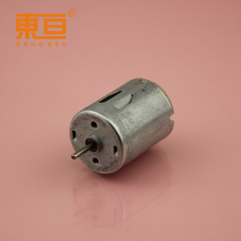 滑轮小轮子/平底万向滑轮/滑轮鞋/向星螺丝/工业脚轮白底实物图