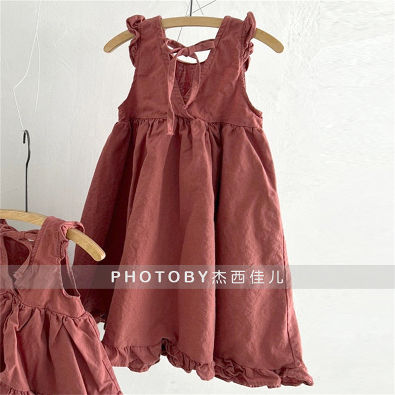 The new Korean version of the baby girl's summer dress from ins is stylish and fashionable. It features a V-neck with a flanged sleeve and a loose baby dress Item Picture