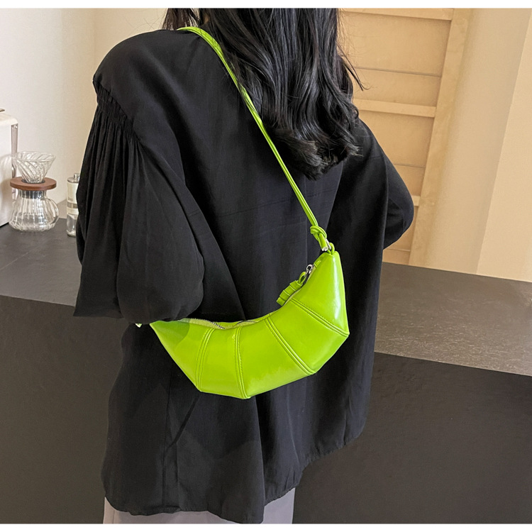 跨境外贸牛角包女包新款潮简约时尚斜挎饺子包百搭单肩箱包皮具男士手提包详情19