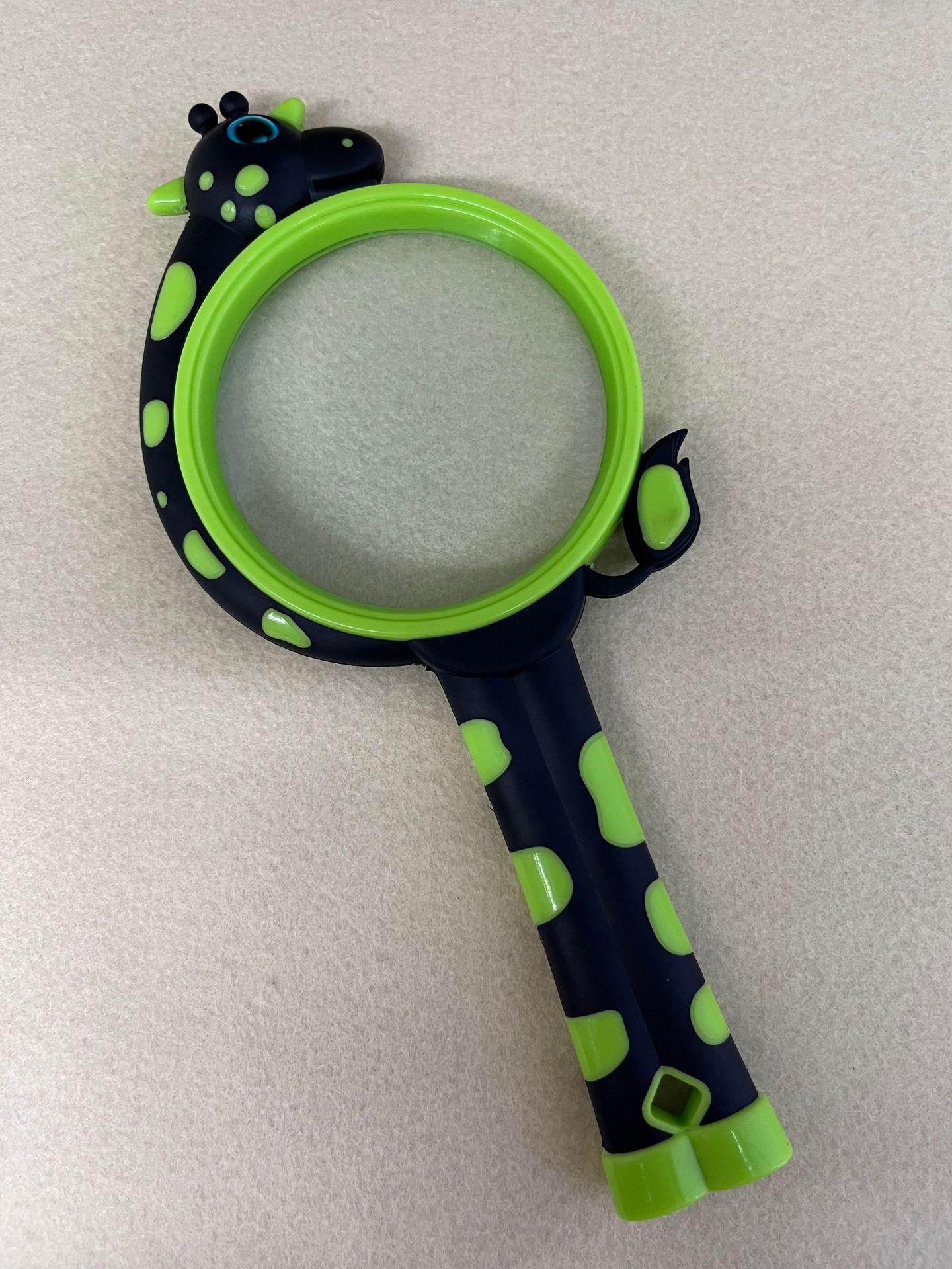 Children's cartoon magnifying glass in the shape of a giraffe, a small experimental tool for kindergartens and primary schools, a great toy for outdoor exploration Specification image