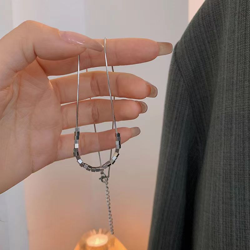 Silver square titanium steel collarbone chain Women's Summer 2022 new trendy brand cool accessory simple and cold style hot girl necklace Application Scenario