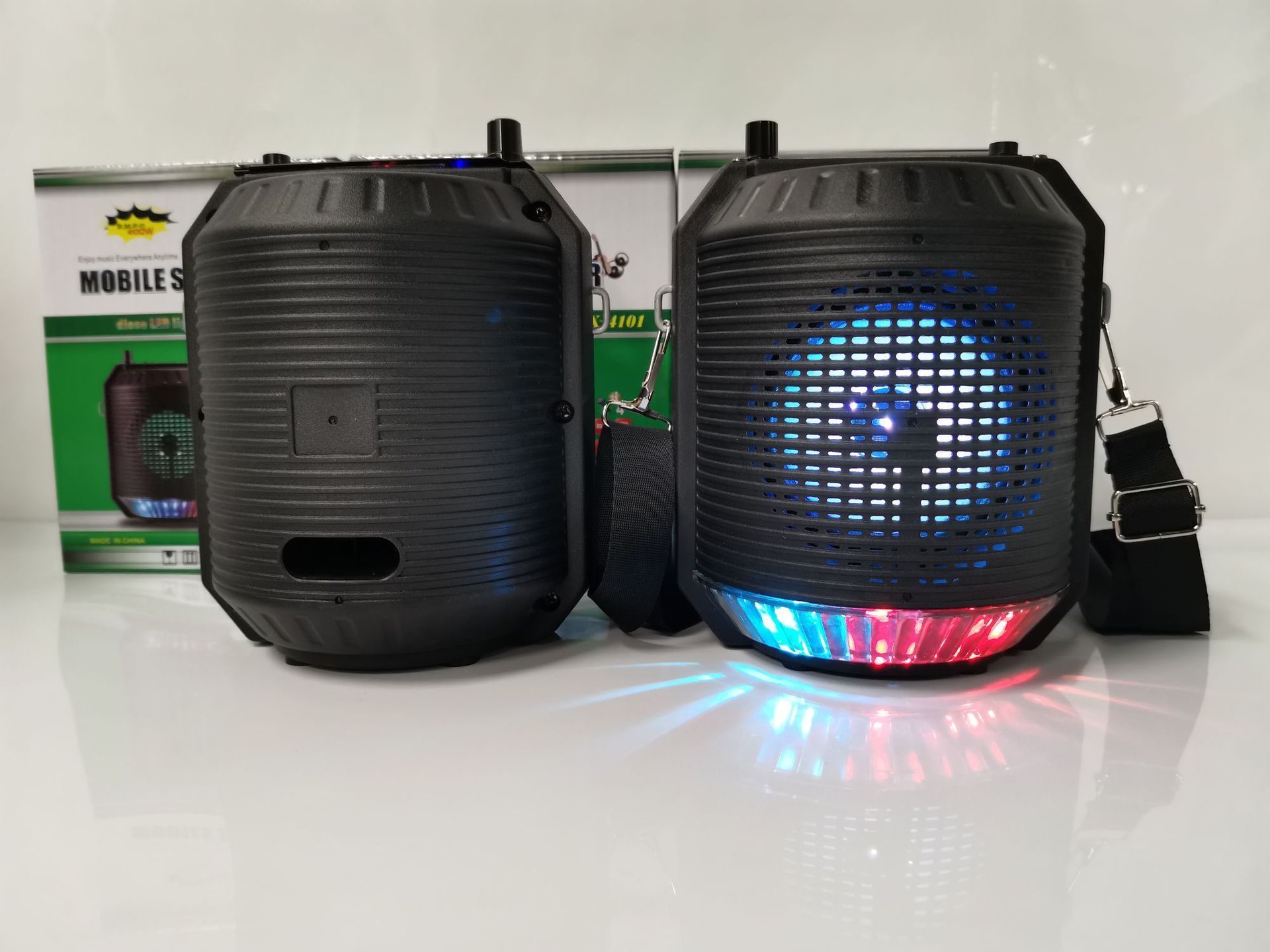 The best-selling RX-4101 single 4-inch portable Bluetooth speaker with a shoulder strap is a high-volume basket speaker for store payment Application Scenario